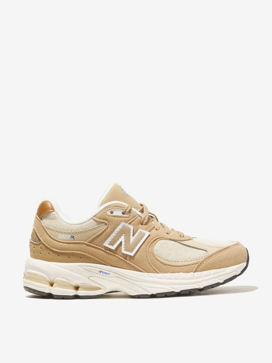New Balance Girls' 2002 Lace-Up Logo Trainers in Beige - Kids' Casual Sneakers